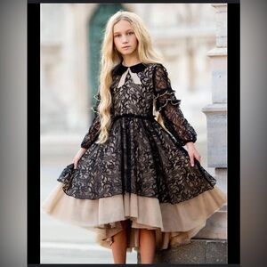 Beautiful Joyfolie black lace dress w. cream underlay. Size 8. Great condition!